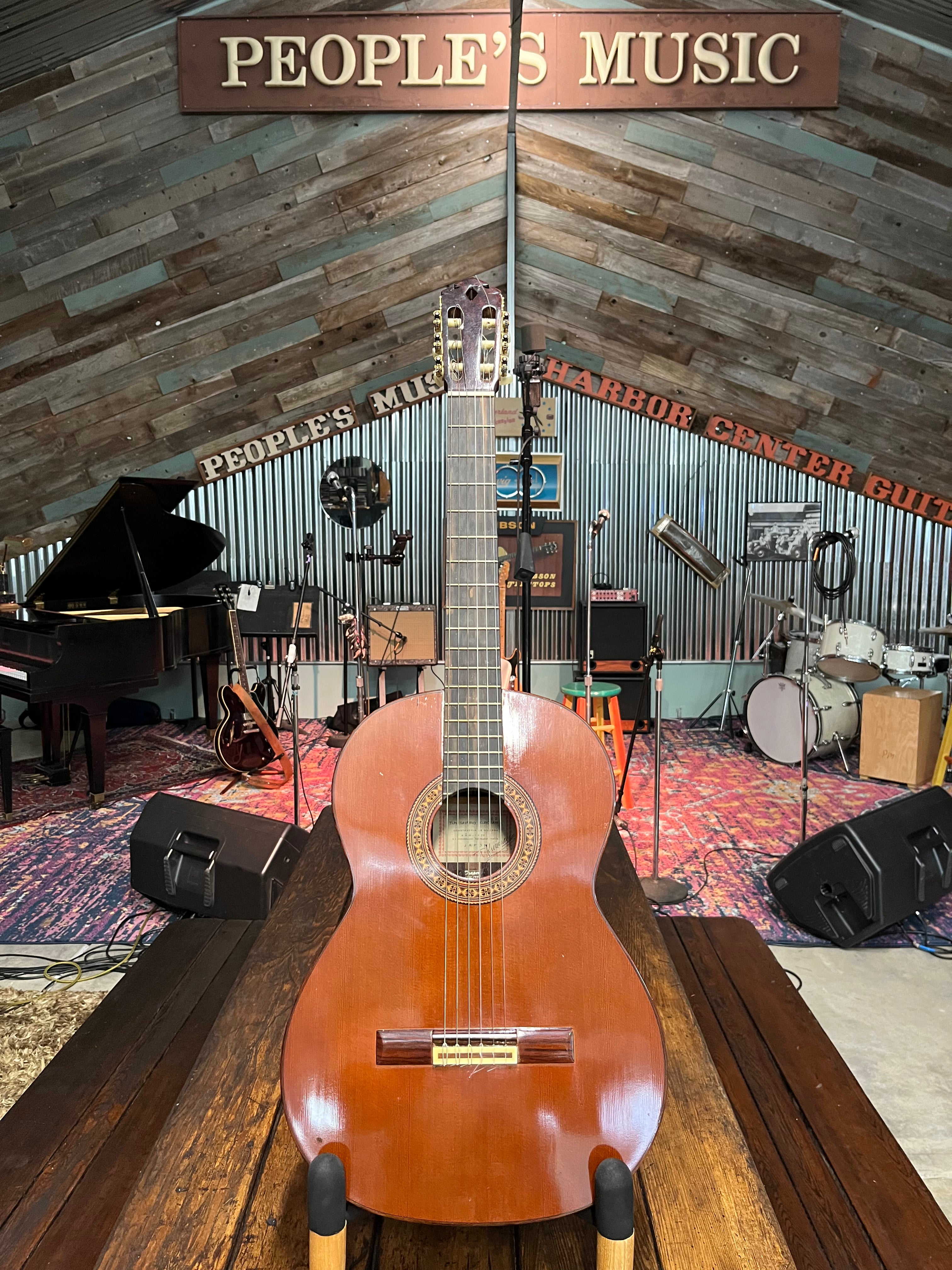 1970 Tunesauuro Kurosawa Classical Guitar w/Case – People