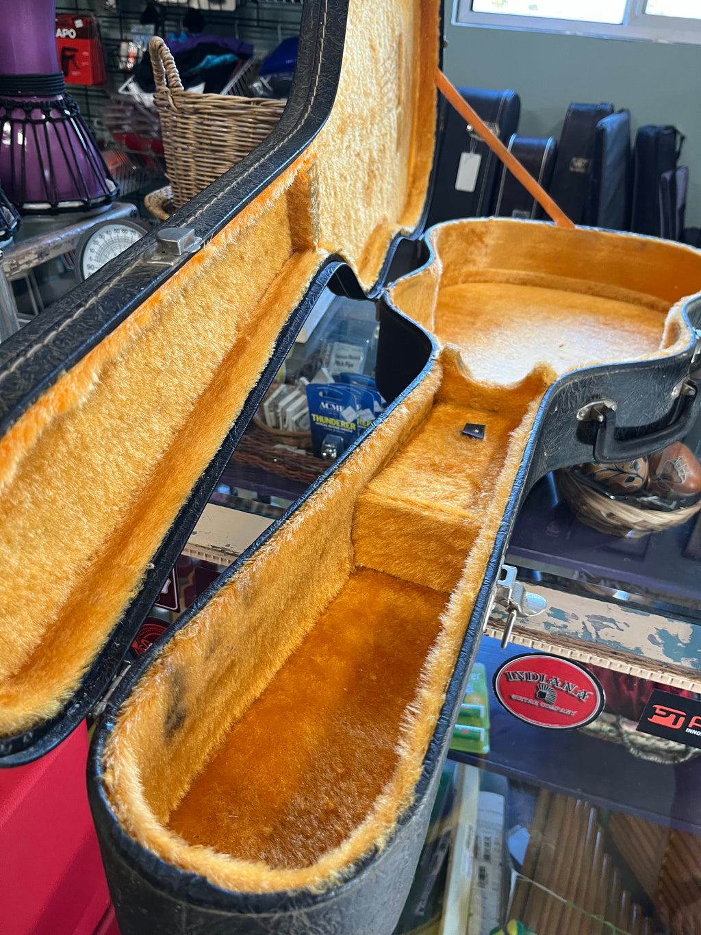 1970 Tunesauuro Kurosawa Classical Guitar w/Case