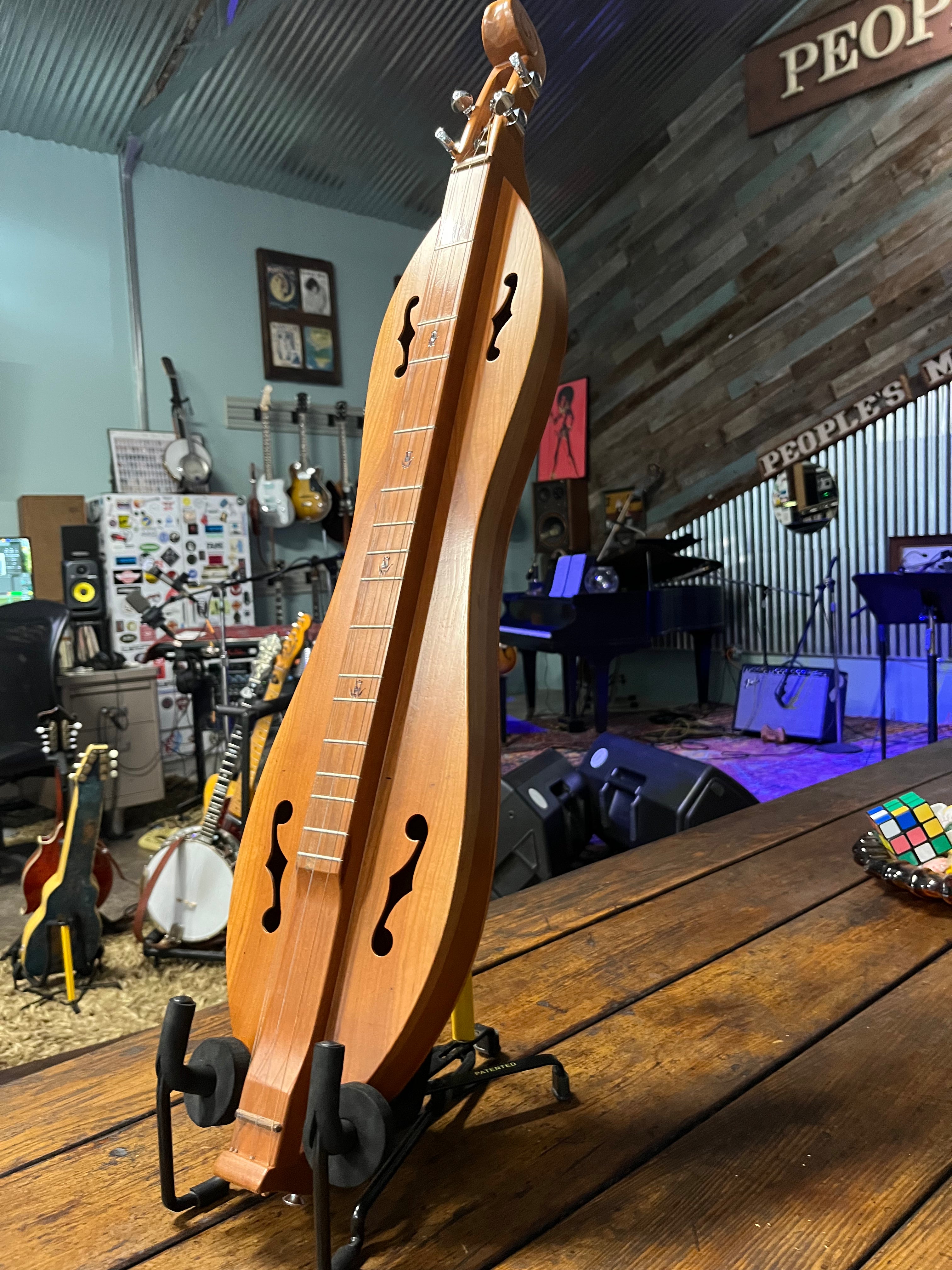 Appalachian Mountain Dulcimer w/Chip Case (Used) 2017