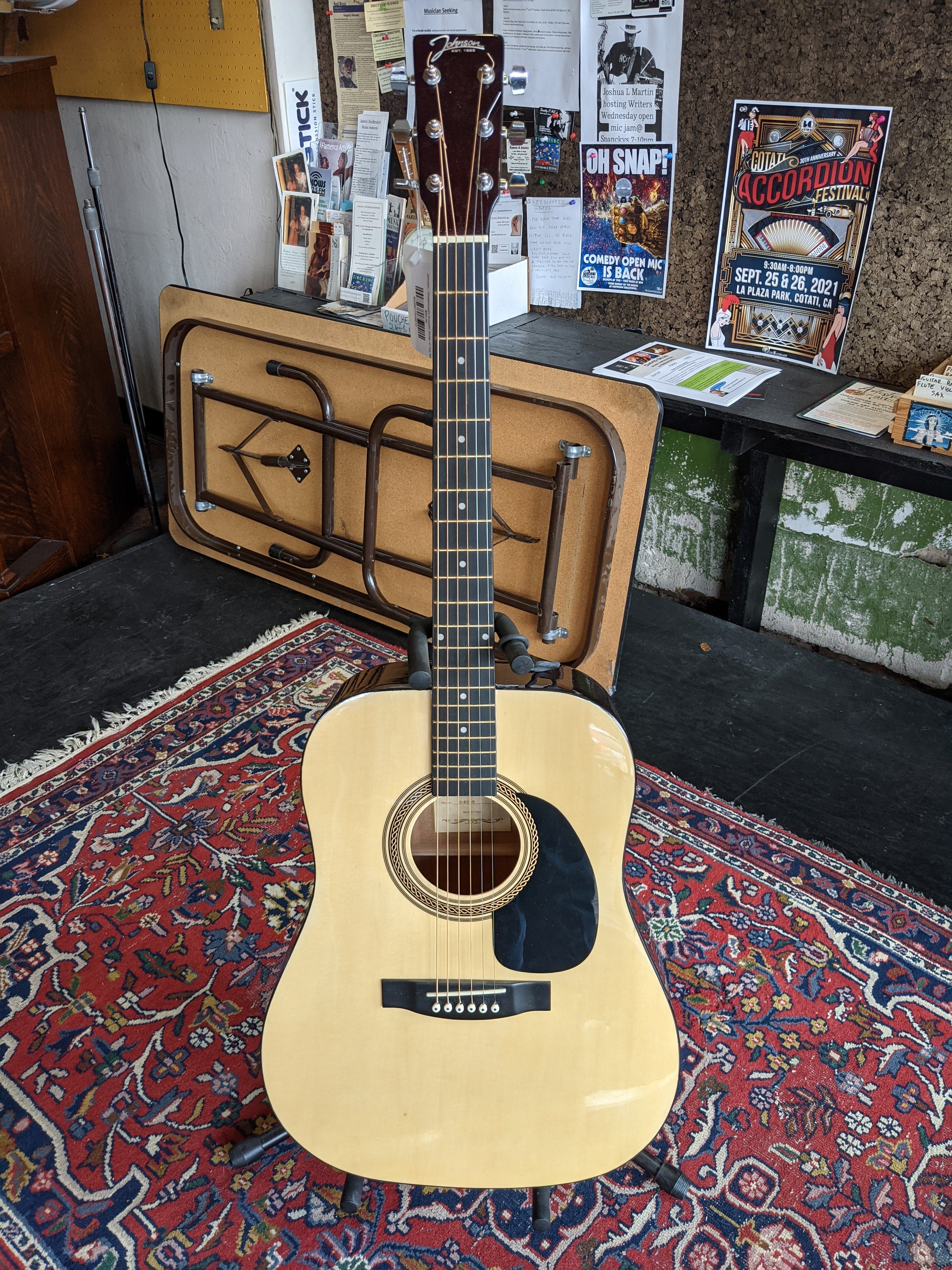 Johnson - Dreadnought Acoustic Guitar w/ Gig Bag