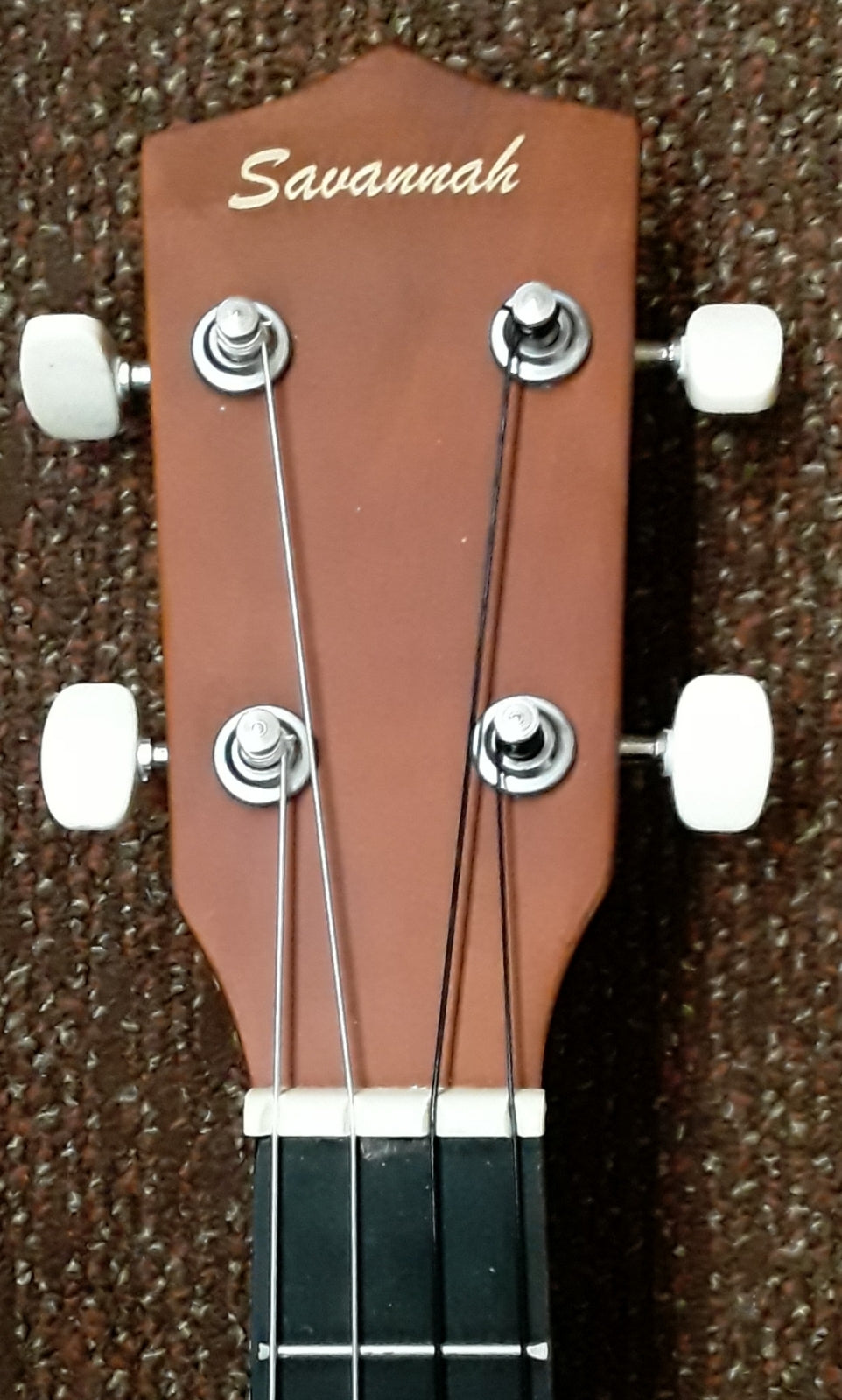 Savannah Baritone Uke w/gig bag