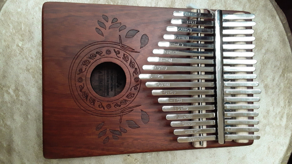 Winly 17 key  Kalimba w/carrying case, tuning hammer, etc.